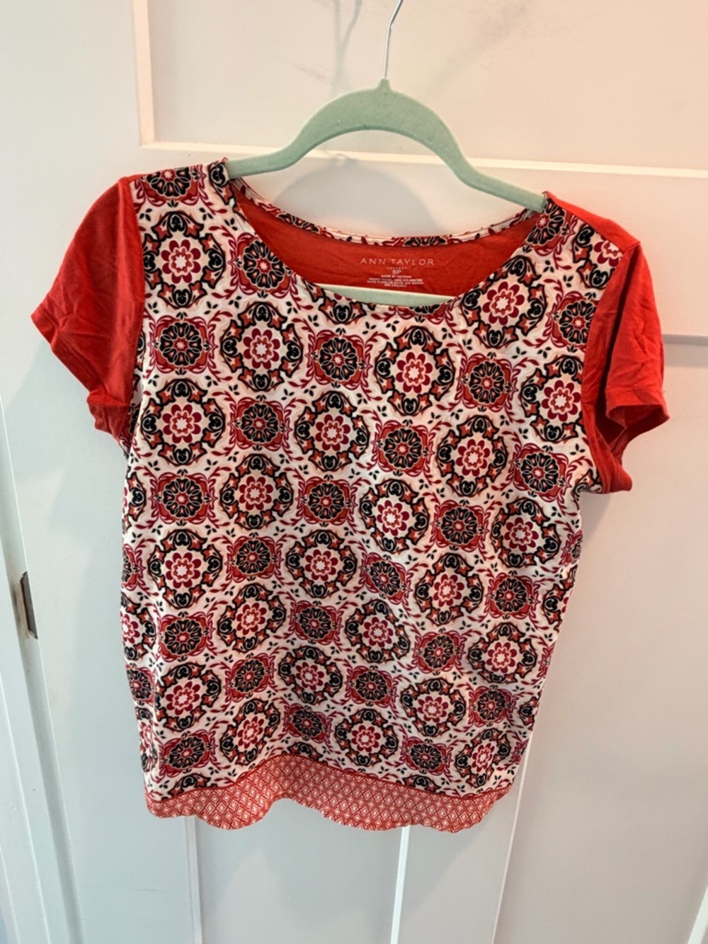 Ann Taylor Factory Petite Mixed Print Top SP Red Medallion Short Sleeve Blouse